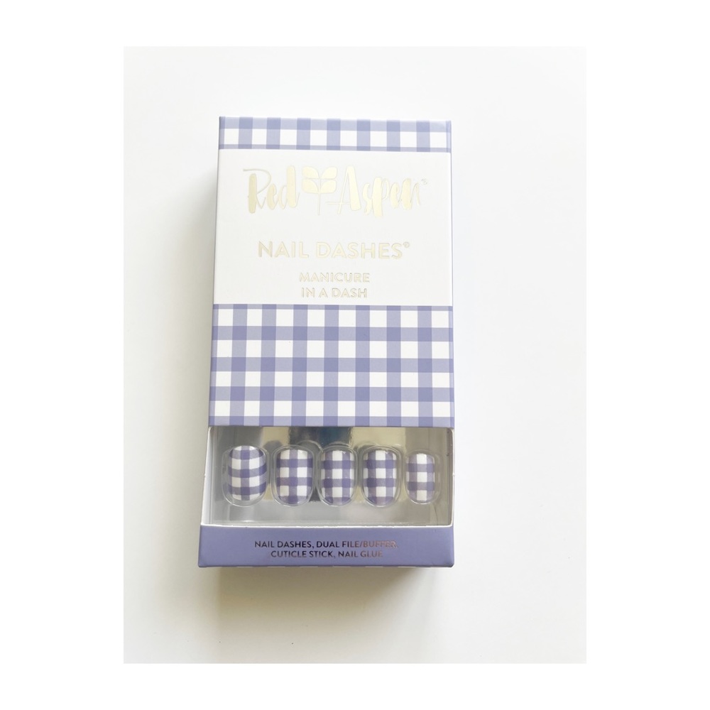Red Aspen Joni’s Picnic Plaid short nail dash